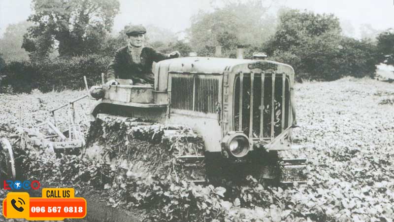 Caterpillar Twenty ra đời trong bối cảnh nào?